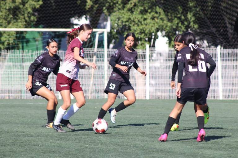 Mazatlán y Culiacán dividen victorias en el inicio del estatal de futbol femenil