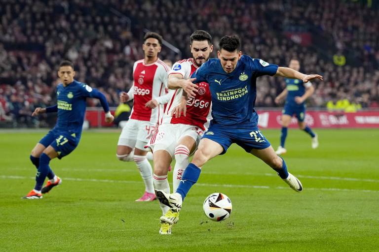 Ajax frena el paso del PSV y el Chucky