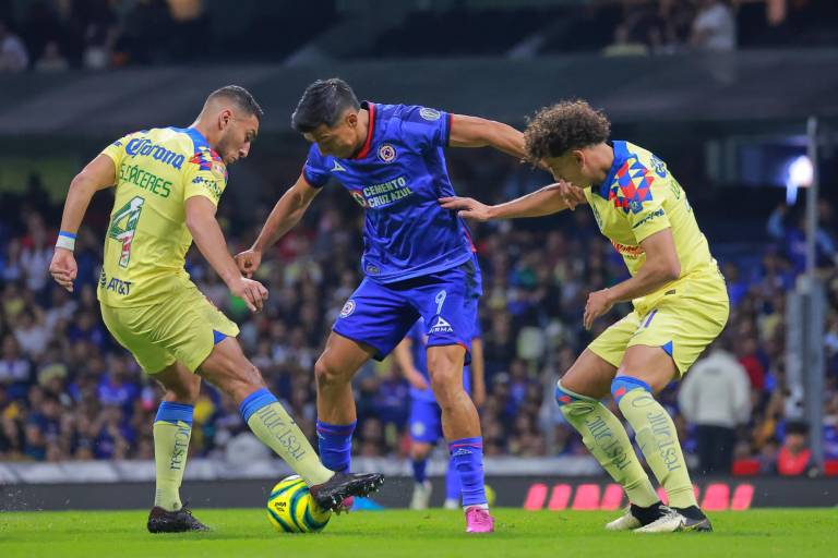 América vence a Cruz Azul, pese a 4 goles anulados