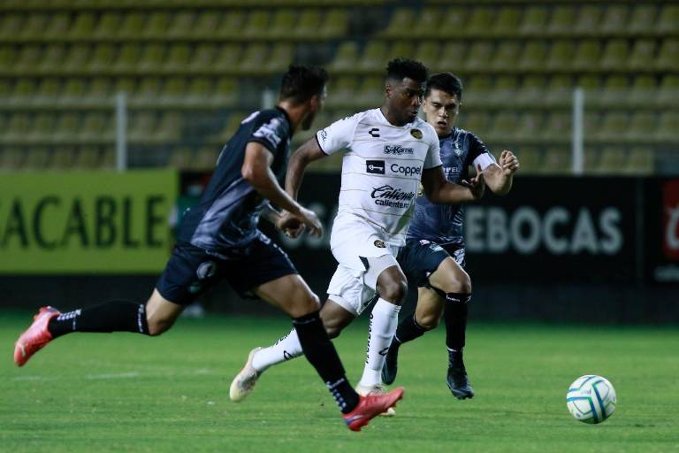 Dorados rescata un bravío empate ante Alacranes