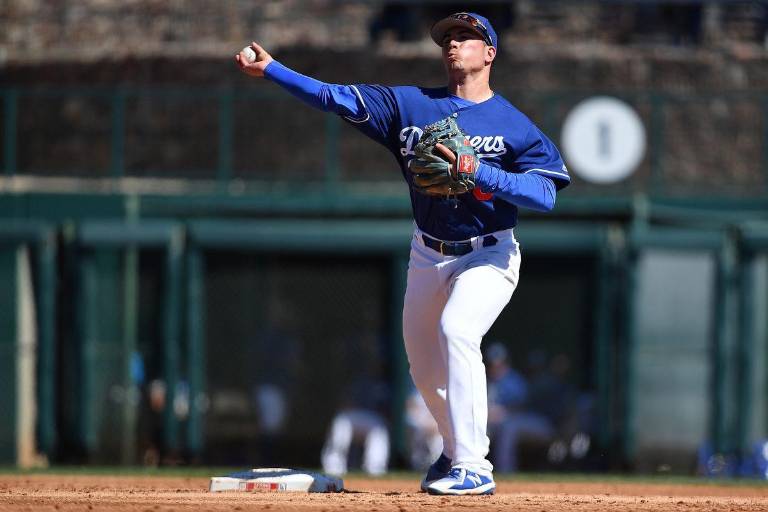 Tomateros se refuerza con el cubano Omar Estévez