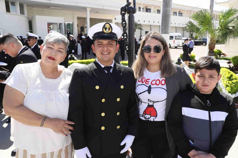 Participan en la celebración de la Escuela Náutica Mercante de Mazatlán