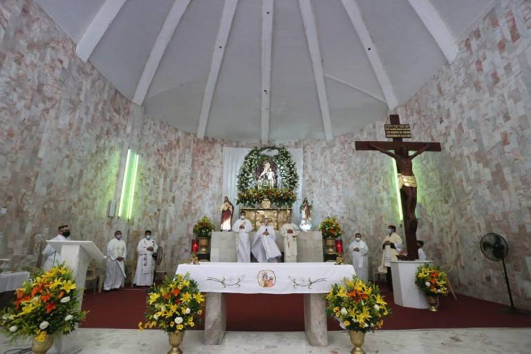 Feligreses celebran a la Virgen del Carmen