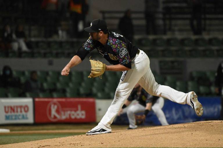 Jorge Pérez tira juego completo y para en seco y con blanqueada a Naranjeros