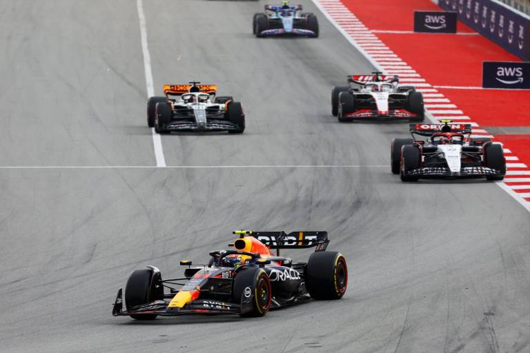 Checo Pérez minimiza daños y termina cuarto en GP de España