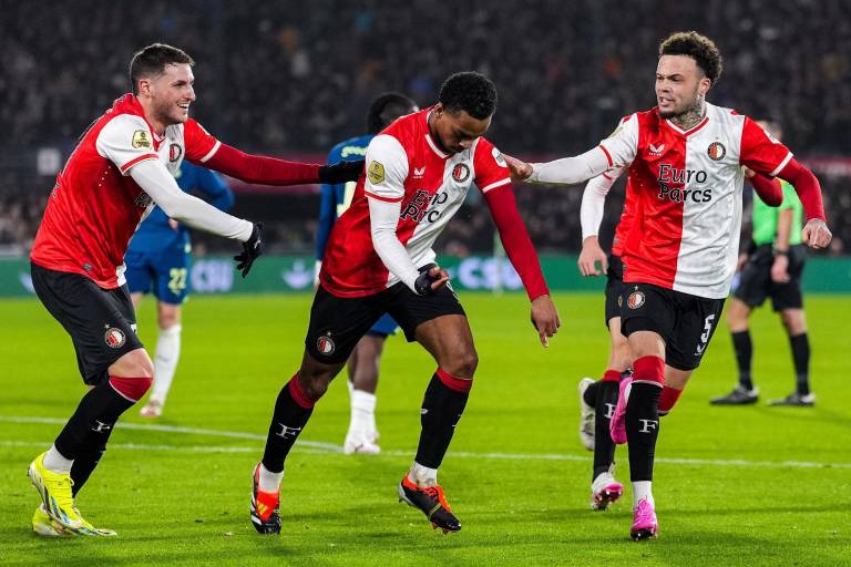 Santi y el Feyenoord eliminan al PSV del Chucky Lozano
