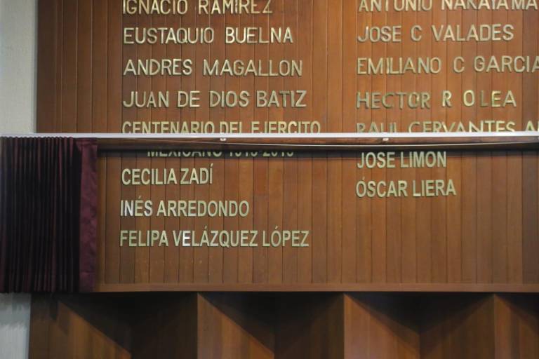 Inés Arredondo, Óscar Liera y José Limón llegan al muro de honor