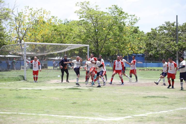 López Mateos consigue ‘carro completo’ en Liga Diamante, en Muralla