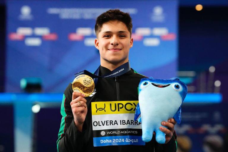 Osmar Olvera se convierte en campéon mundial en clavados