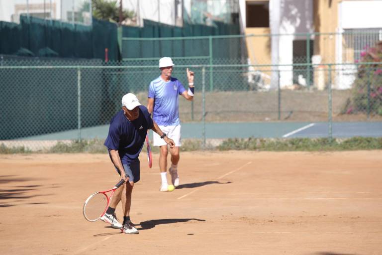 Completan cuota de parejas en Torneo de Tenis de 60 Años
