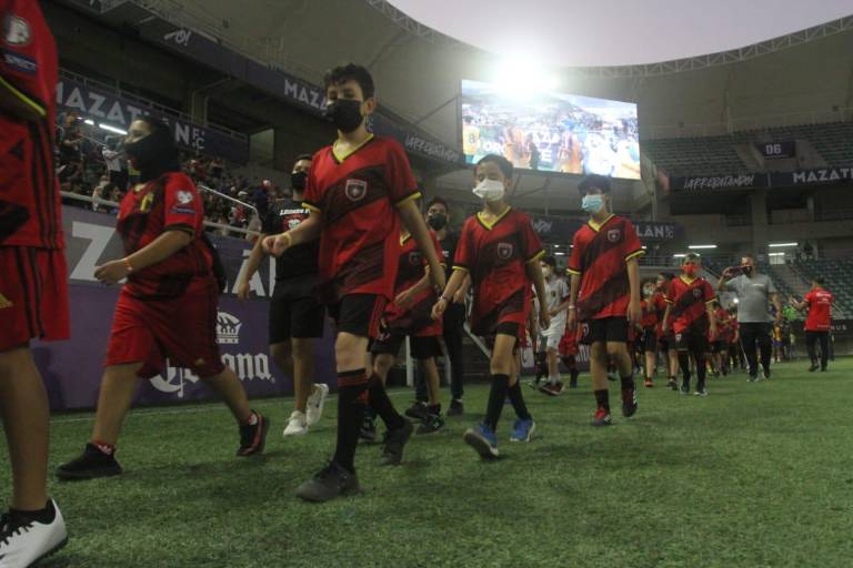Vuelve la algarabía al Kraken con inauguración de la Copa Mazatlán de Futbol 7