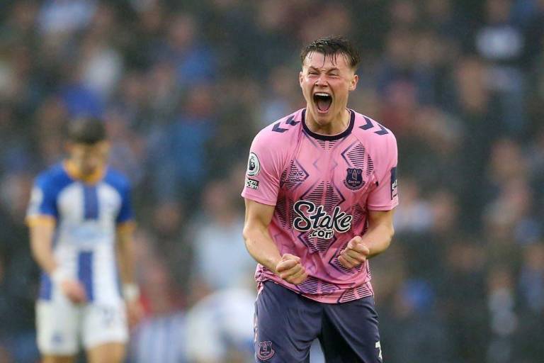 Everton golea 5-1 en Brighton y sale del descenso en Inglaterra