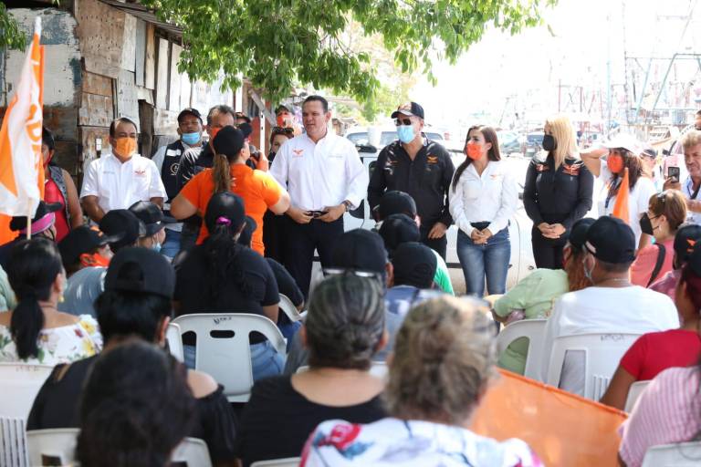 Va Sergio Torres por combatir rezago de policías en Sinaloa
