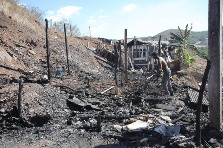 Incendio en El Rinconcito los dejó sin nada