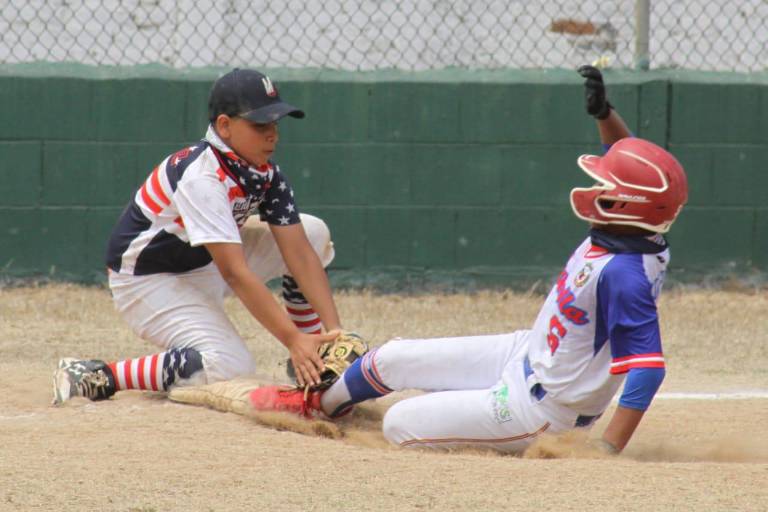 Se reparten coronas en Torneo de Beisbol del 50 Aniversario