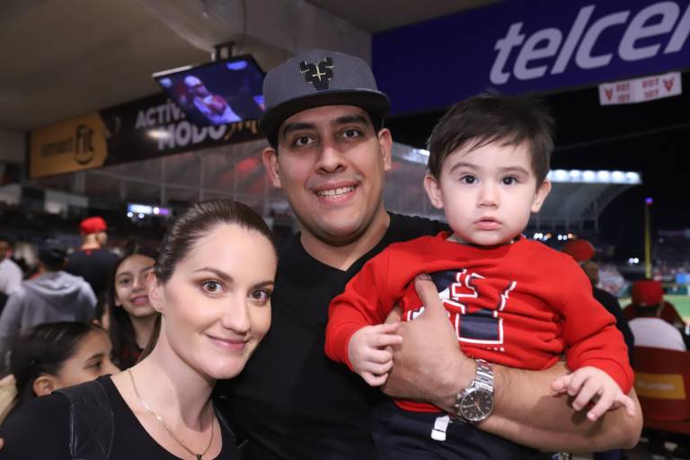 Disfrutan de la Serie Final de beisbol