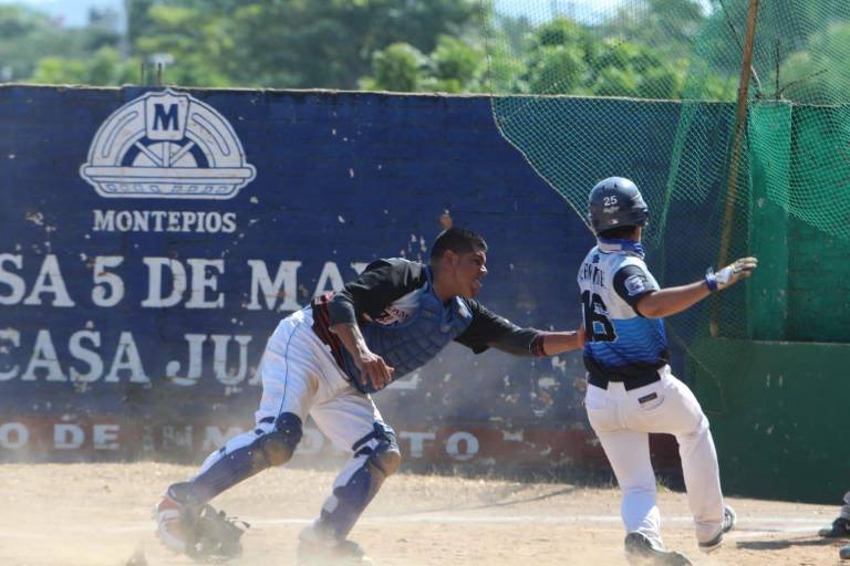 Secretaría de Salud se impone en la ‘B’ de la Liga de Beisbol Magisterial