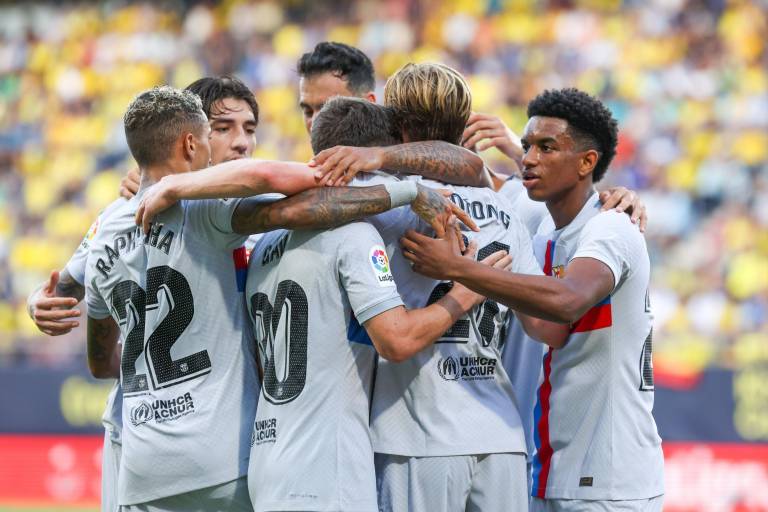 Barcelona golea al Cádiz y es líder en LaLiga