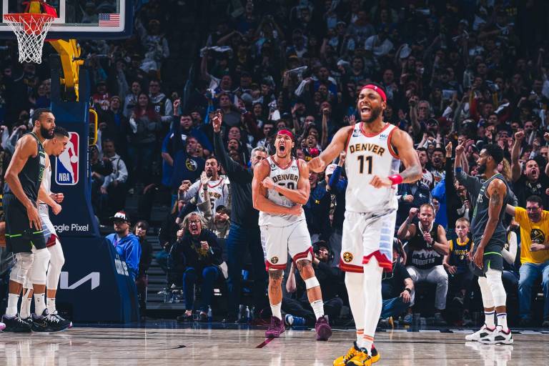 Los Nuggets sentencian a los Wolves y superan la primera ronda