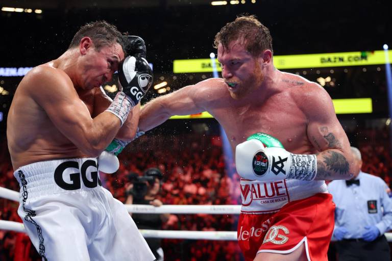 Canelo Álvarez gana por decisión unánime a un inofensivo Golovkin