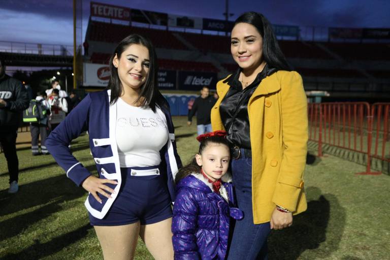 Recibe su corona Víctor II como Rey del Carnaval de Mazatlán 2023