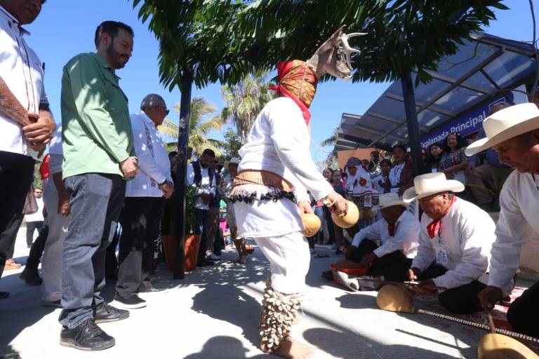 Resaltan la identidad e historia de Sinaloa en la Expo Feria Artesanal, en Mazatlán