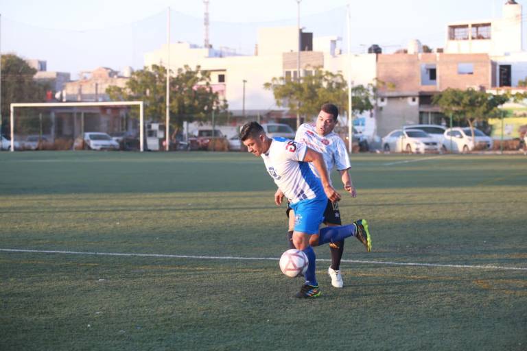 Servigrúas-Sonido Zeuss golea a Urías en Futbol Superveteranos