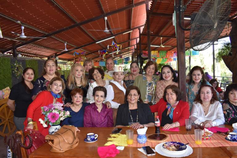 Celebra con amigas sus 88 años