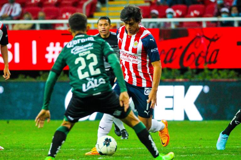 José Juan Macías se reencontró con el gol y selló el triunfo de las Chivas
