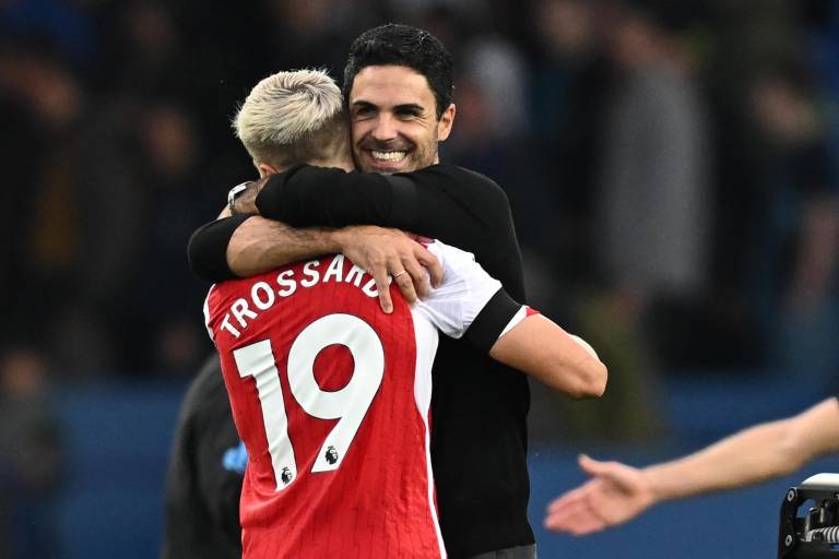 El Arsenal se impone en el feudo del Everton