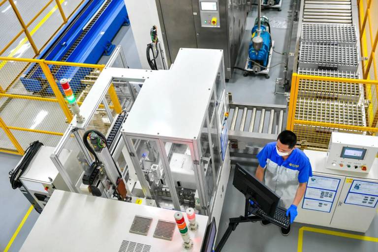 China se adelanta al mundo: baterías podrían no ser de litio sino de sodio