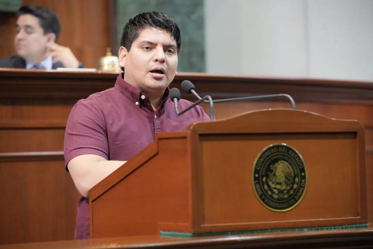 Pedro Lobo financia estudios a sus amigas con fondos de gestoría social del Congreso del Estado