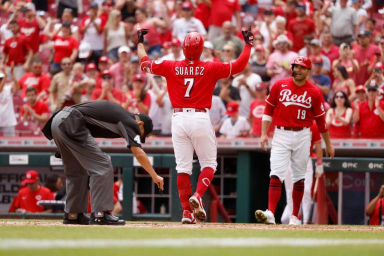 Jonrón de Eugenio Suárez ayuda a Rojos a sellar barrida
