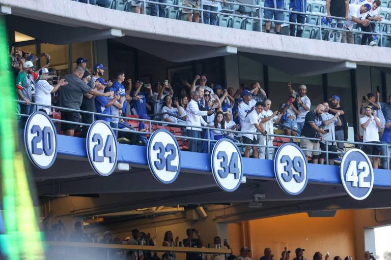 El número 34 de Fernando Valenzuela pasa a la inmortalidad de Dodgers