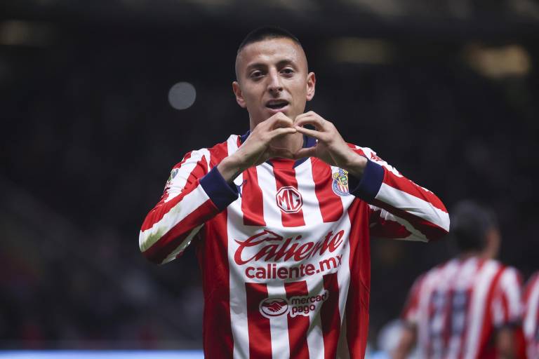 Gol de Piojo Alvarado da el primer triunfo a Chivas en el torneo