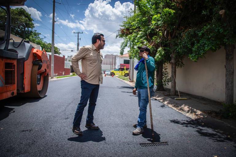 Ayuntamiento de Culiacán concluye reencarpetado en siete vialidades de las nueve prometidas en el Fraccionamiento Terranova