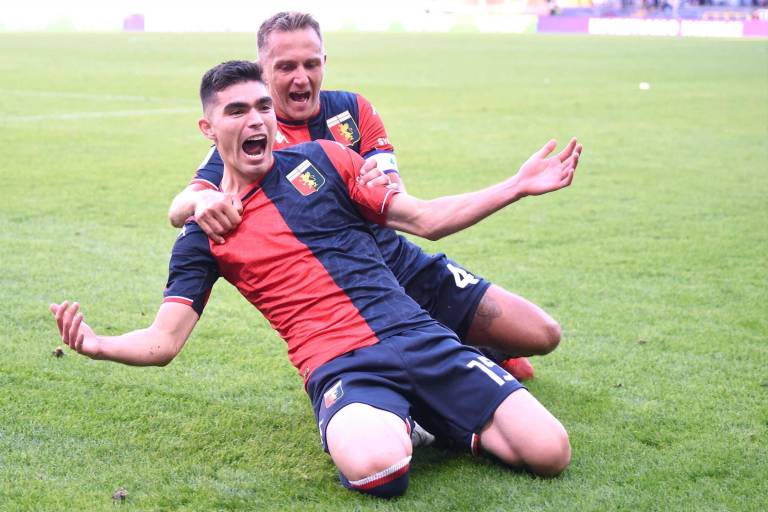 Johan Vásquez marca en su debut y rescata un punto para el Genoa ante el Sassuolo