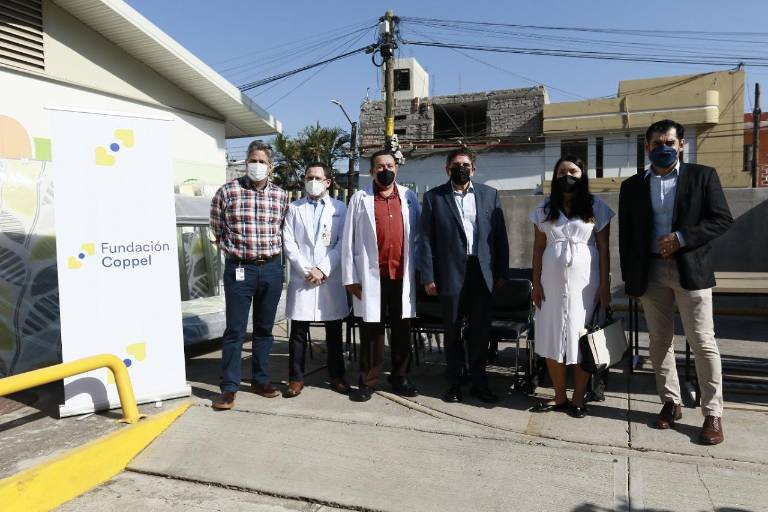 Fundación Coppel dona mobiliario para que residentes y público puedan descansar en el Hospital General de Culiacán