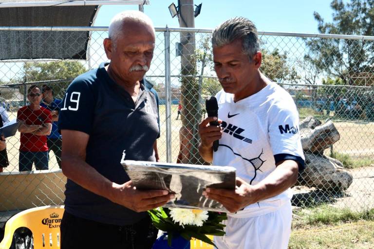 Rueda el balón en Veteranos Platino, en Club Muralla