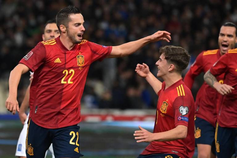España vence a Grecia y toma el liderato de los Clasificatorios Europeos rumbo a Qatar