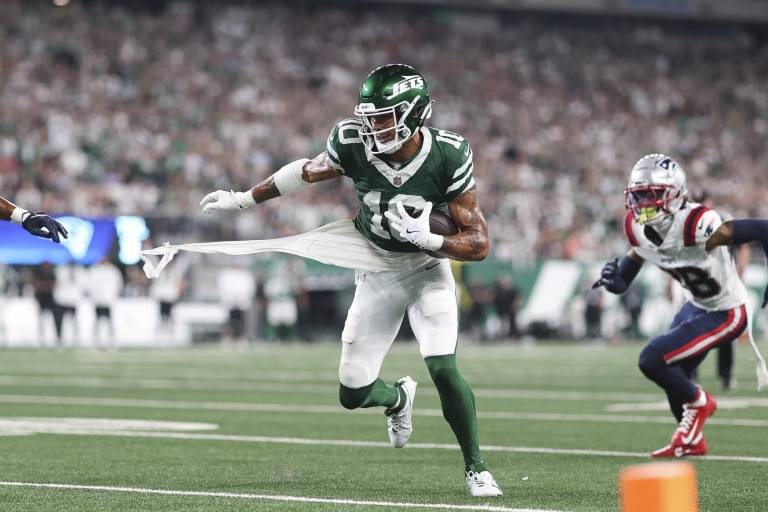 Aaron Rodgers dominó a los Patriots y los Jets ganan su segundo juego en la temporada