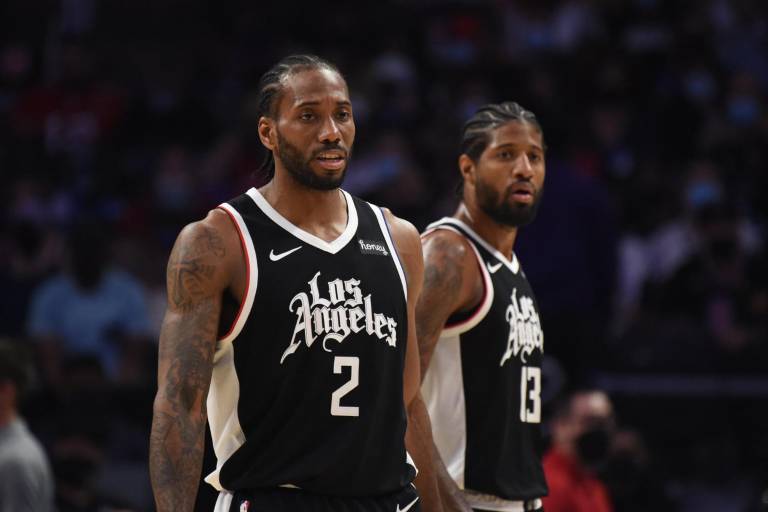 Kawhi y PG13 se combinan para 65 puntos y dan vida a Clippers