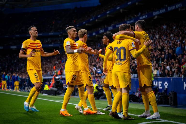 Barcelona golea en el derbi y es campeón de LaLiga