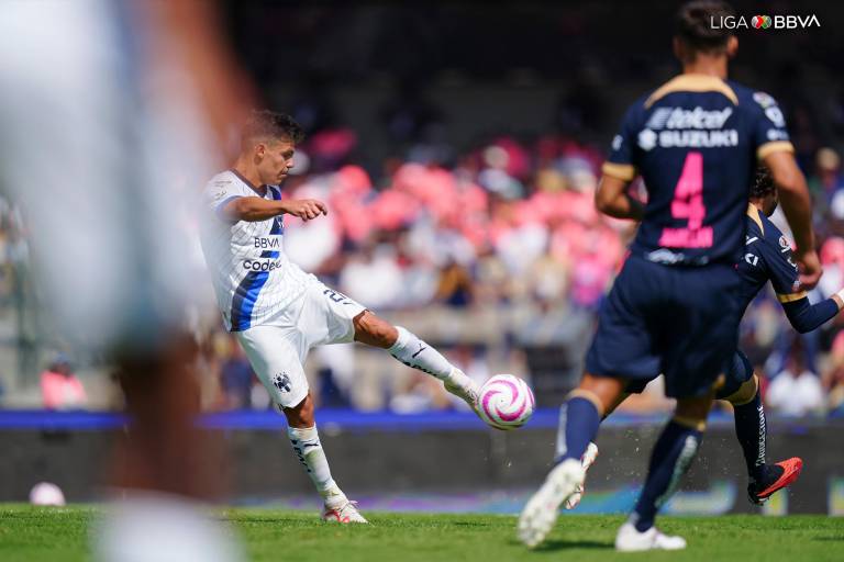 Rayados golpea a Pumas de último minuto