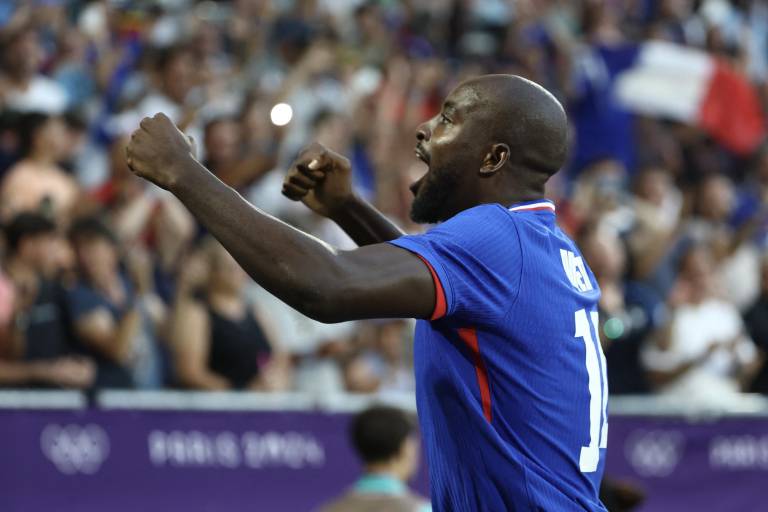 Francia deja fuera a Argentina de las semifinales del futbol olímpico, en juego que acaba en bronca