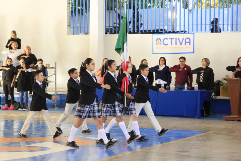 Apoyan la formación cívica en concurso de escoltas