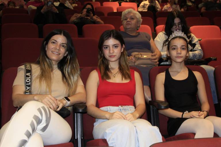 Disfrutan sinaloenses de ‘La Cenicienta’