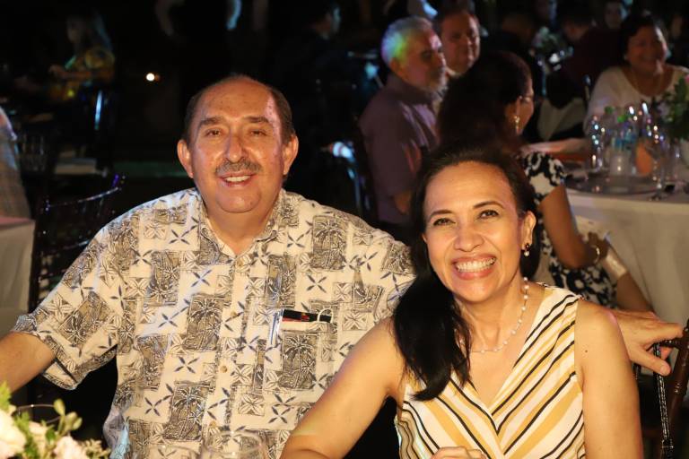 Prueban los sabores de Sinaloa en cena benéfica
