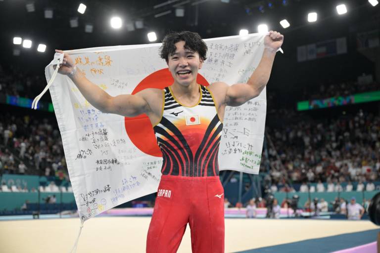 Oka Shinnosuke, de Japón, gana el oro en la gimnasia artística de París 2024