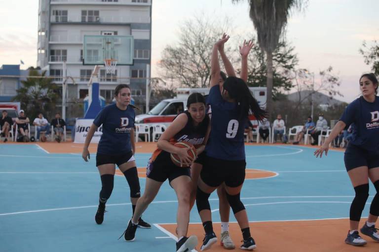 Capitanes sigue sin ganar en la Copa Semana Santa de baloncesto